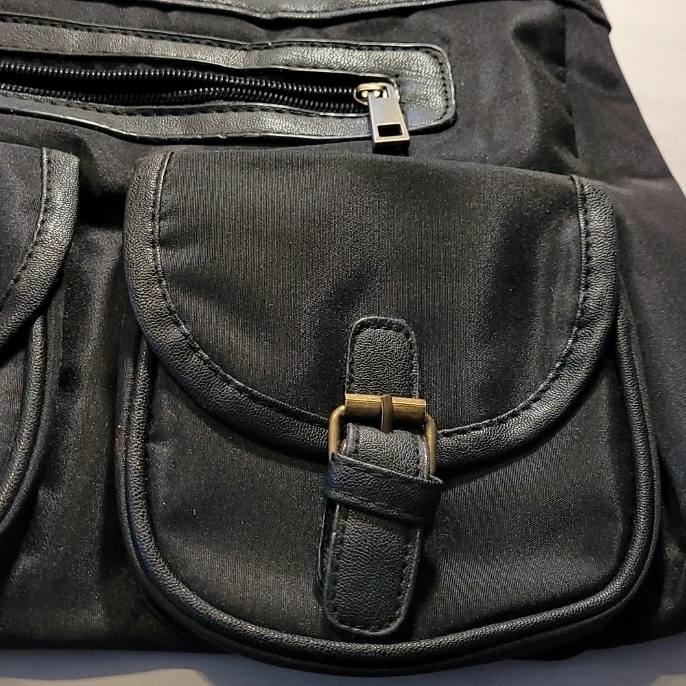 Women's Gold Coast Pocketbook NWT